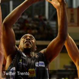 Con Blackmon e Mezzanotte, Trento sbanca Reggio e batte Buscaglia