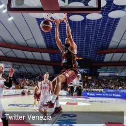 Venezia, altra super rimonta. Brindisi flop con Cantù, Sassari domina