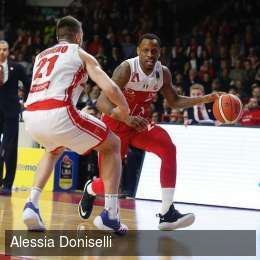 Nunnally ribalta il derby, l’Olimpia passa a Varese e torna a sorridere