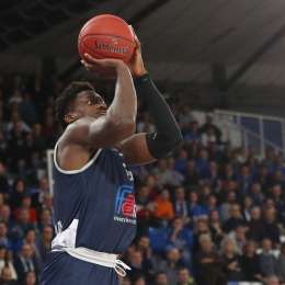 Abass verso la Virtus Bologna, Sassari annuncia l'arrivo di Burnell