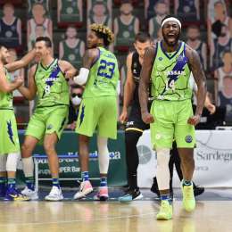 Sassari domina Tenerife; Ok la Dolomiti, Venezia KO in Russia 