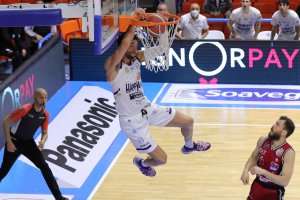 Impresa di Brindisi che batte Milano e si prende il primo posto