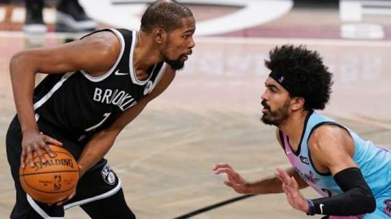 Il trio dei Nets piega Miami, nona di fila per i Lakers