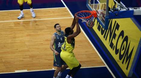 Il Fenerbahce umilia il Real Madrid, Hines salva il Cska: è 2-0